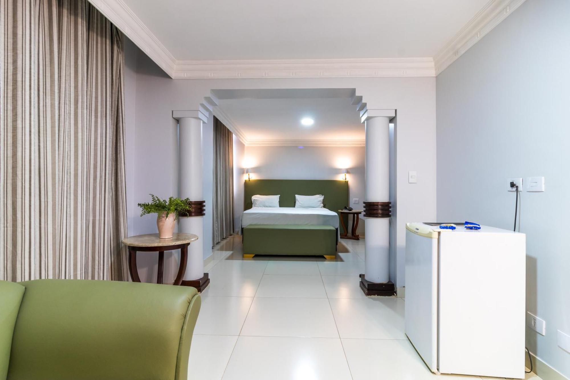 Umuarama Plaza Hotel Goiânia Exterior foto